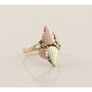 10k Yellow Gold Black Hills Gold Ring Size 4 3/4 Petite woman teen pinky